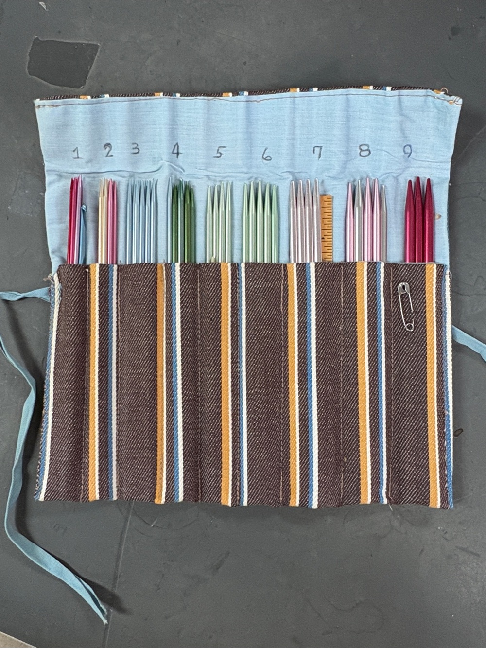 Interchangeable Double-Pointed Needle Set with Striped Roll Case - Brown/Blue
